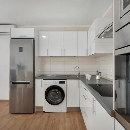 Holidays Apartman *